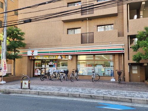 コンビニ　セブンイレブン 吹田垂水町店（コンビニ）まで45m