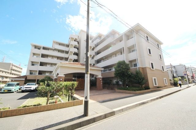 【市川市行徳駅前のマンションの建物外観】