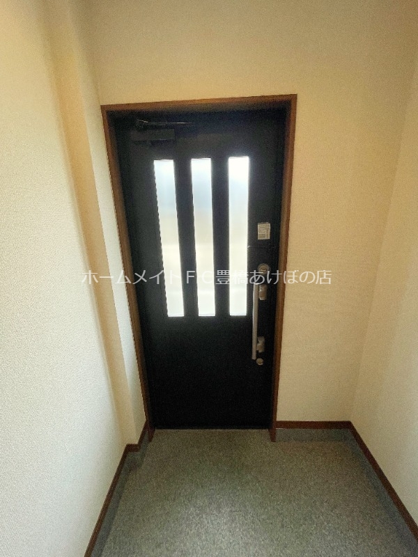 玄関　同型別部屋写真