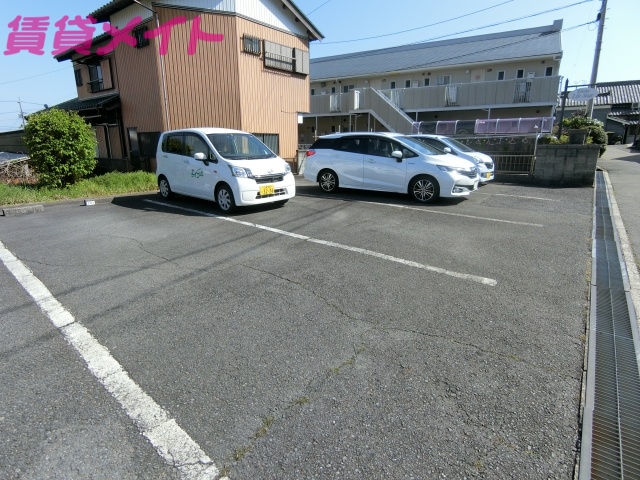 【四日市市大矢知町のアパートの駐車場】