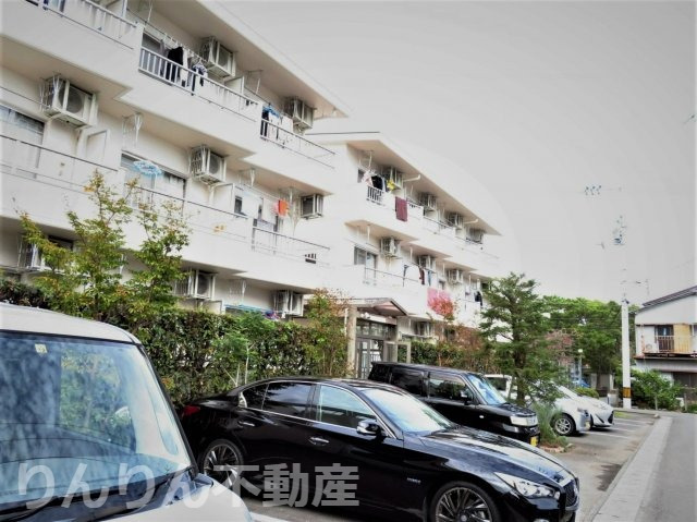 駐車場　駐車場に車を止められます