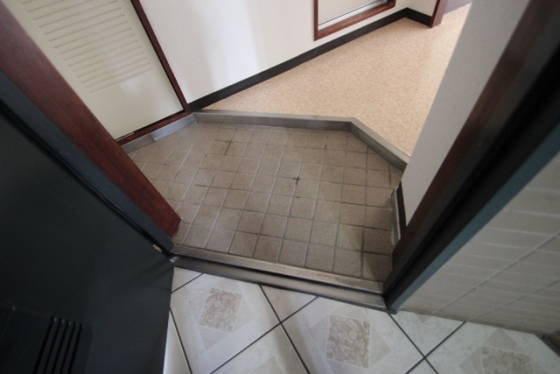 玄関　※別部屋の写真です