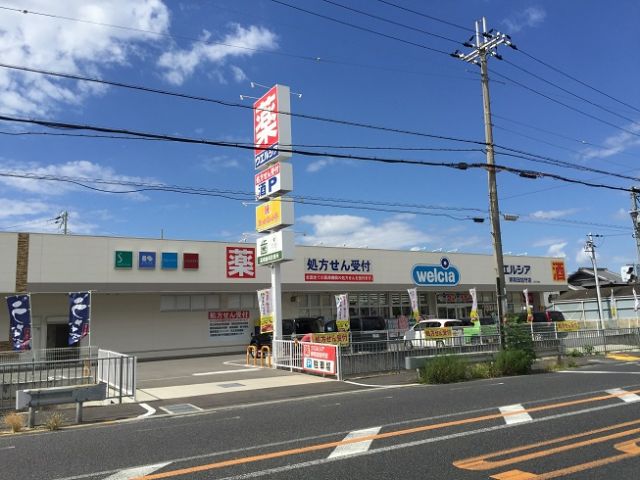 【岸和田市西之内町のマンションのドラックストア】