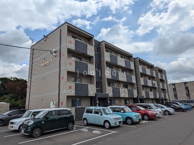 亀田郡七飯町鳴川のマンションの建物外観