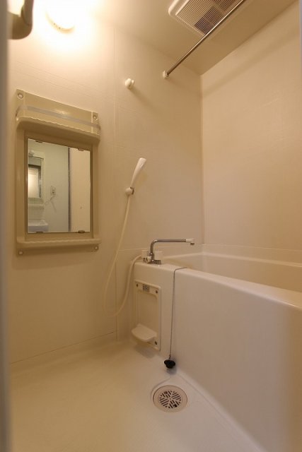 バス・シャワールーム　同物件別号室の写真です。