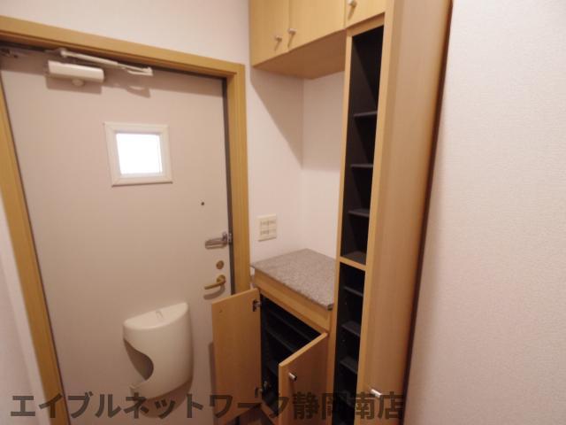 玄関　収納もある玄関です