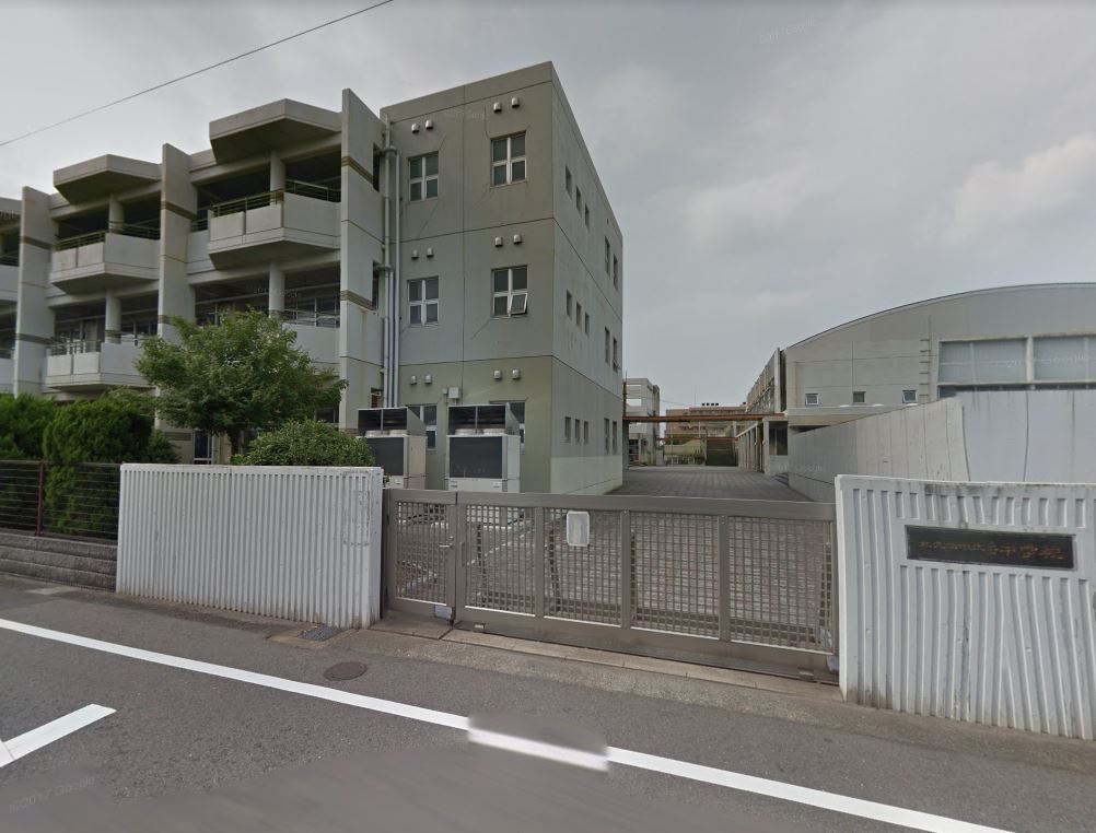 中学校　北九州市立飛幡中学校（中学校）まで425m