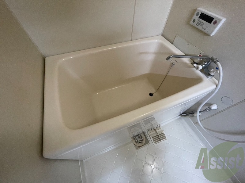 バス・シャワールーム　浴槽スペース的にもゆったり入れると思います。
