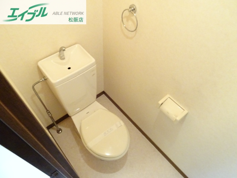 トイレ　別部屋同タイプです