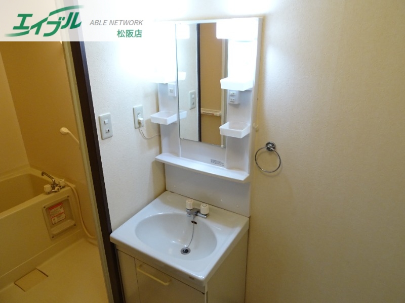 洗面設備　別部屋同タイプです