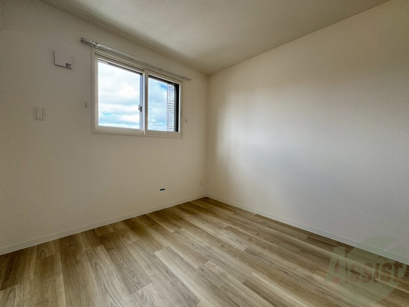 その他部屋・スペース　こちらのお部屋は光が差し込む、温かみのあるお部屋です。