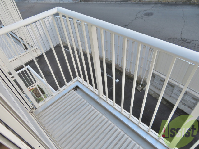 バルコニー　バルコニーは幅があり、広い印象を受けました。