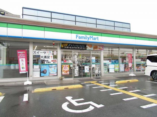 コンビニ　ファミリーマート 姫路土山二丁目店（コンビニ）まで108m