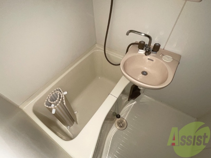 バス・シャワールーム　バス・トイレ別でお掃除しやすいですよ～。