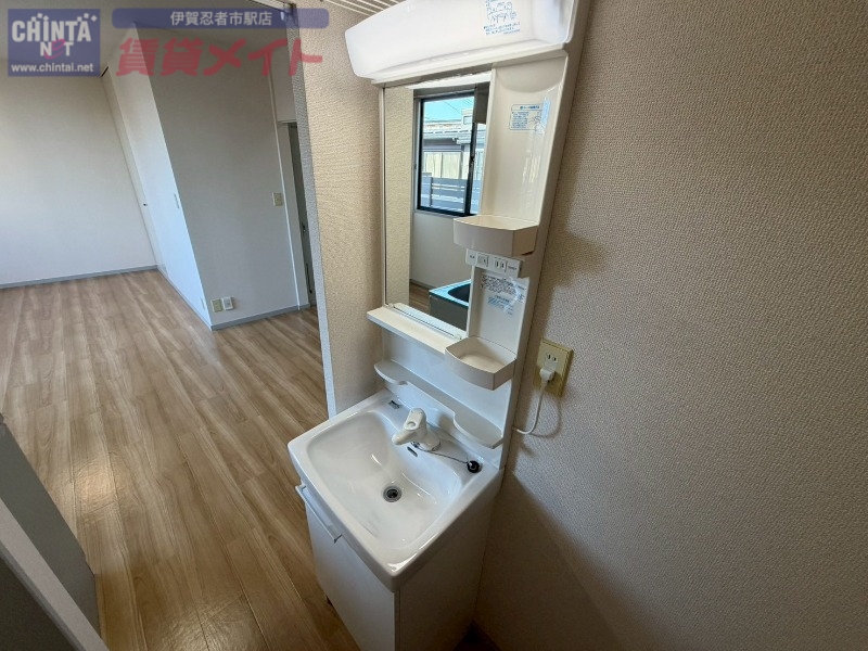 洗面設備　同物件別室反転写真