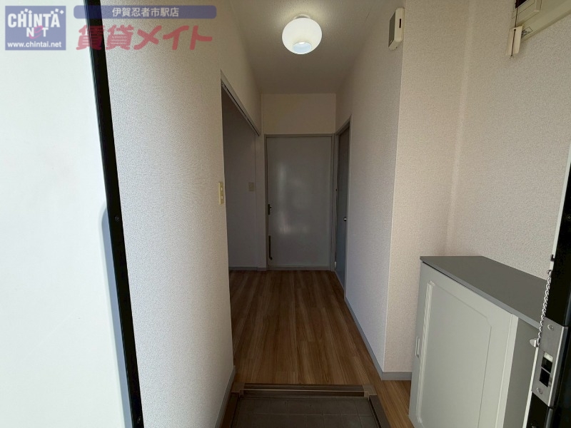 玄関　同物件別室反転写真
