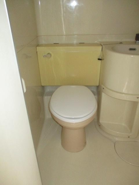 ＪＲ東海道本線 沼津駅 徒歩9分 2階建 築43年のトイレ写真