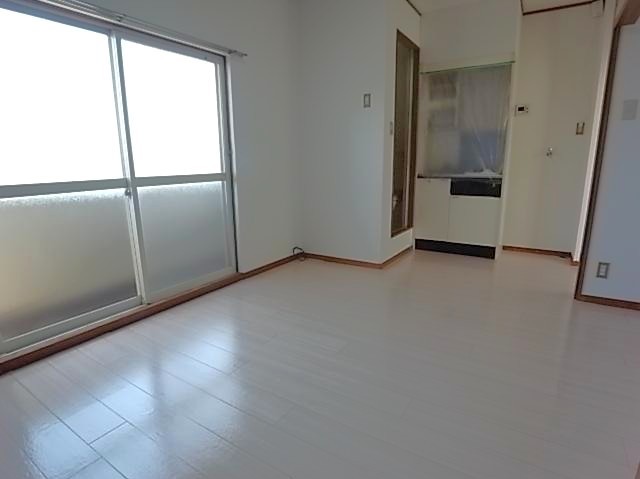 キャンパス2000須磨天神の居間写真