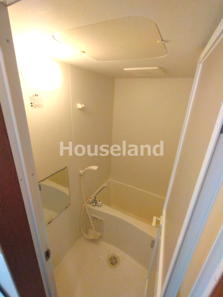 バス・シャワールーム　コンパクトで使いやすいお風呂です