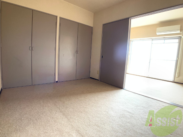 その他部屋・スペース　真ん中のお部屋はベッドルームとしてもよさそうですね