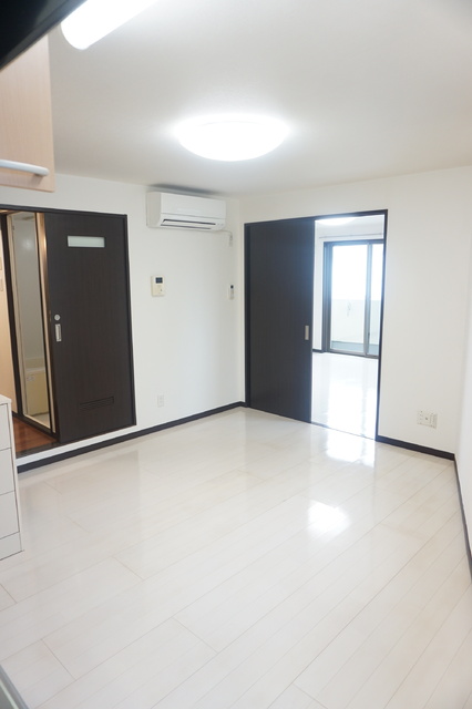 居室・リビング　★ＬＤＫ８．７帖には、エアコンがついてます★