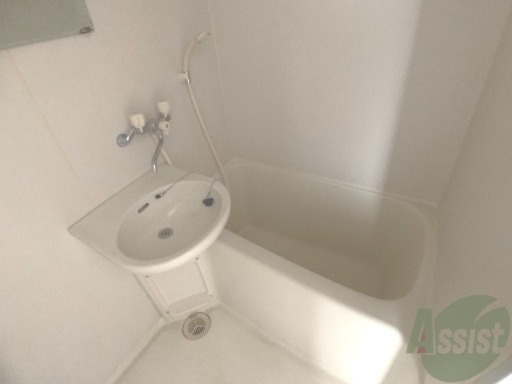 バス・シャワールーム　１人暮らしにはピッタリのサイズ感ですね！