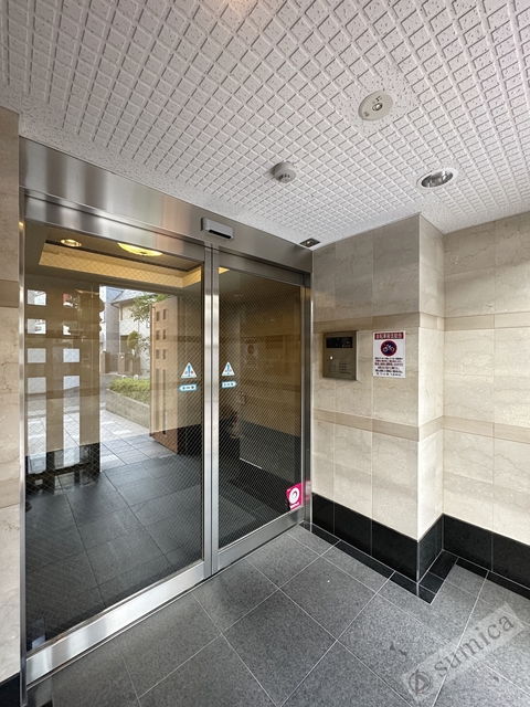 エントランス　オートロック完備で部外者シャットアウト