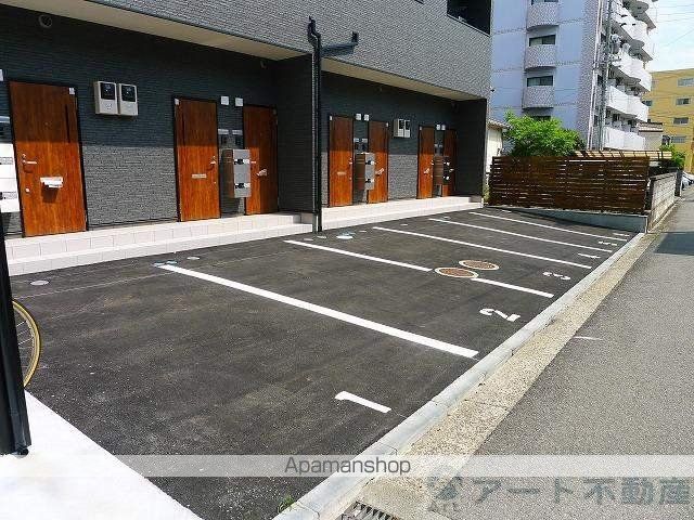 駐車場　駐車場