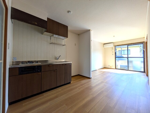 居室・リビング　１０．５帖の広いリビングです★