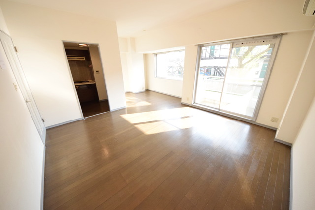 居室・リビング　～広々お部屋で気持ちいい～