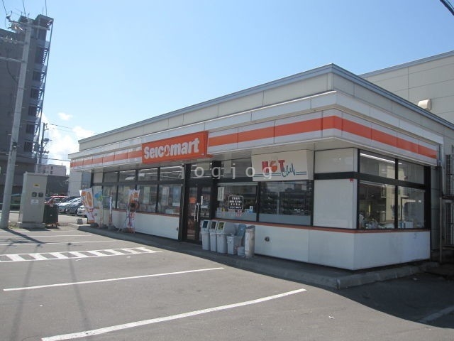 コンビニ　セイコーマート旭川7条店（コンビニ）まで298m