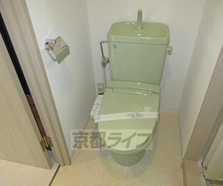 トイレ　ウォシュレット付き