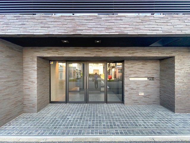 エントランス　ゆとりのあるエントランスです