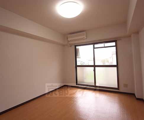 居室・リビング　明るい洋室です。