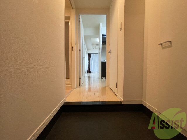 玄関　玄関の様子です。明るい印象ですね。気分もあがりそう。