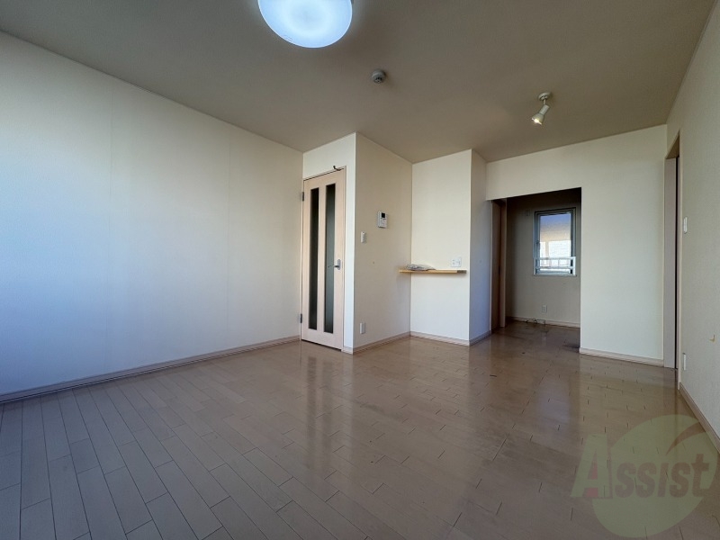 居室・リビング　広くてきれいなリビングです！快適に過ごせそうですね。