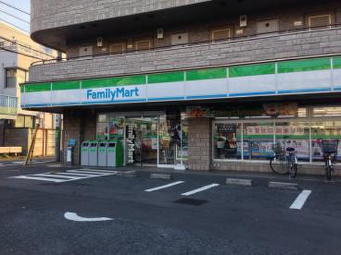 コンビニ　ファミリーマート（コンビニ）まで400m