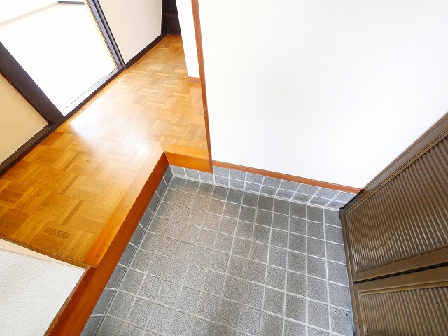 玄関　広めの玄関スペースです