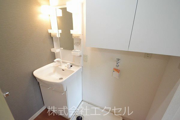 洗面設備　忙しい朝に便利な独立洗面台です。