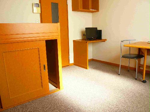 居室・リビング　家具・家電付きのお部屋です。