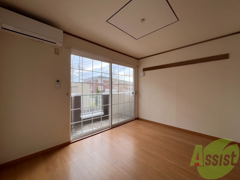 居室・リビング　６帖の洋室です。生活のメインとなる部屋ですね。