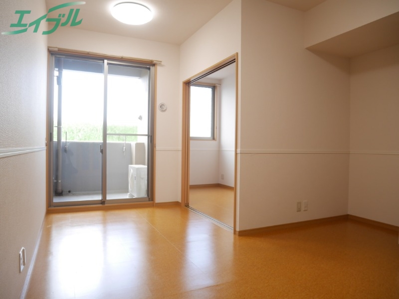 居室・リビング　同物件別部屋の写真