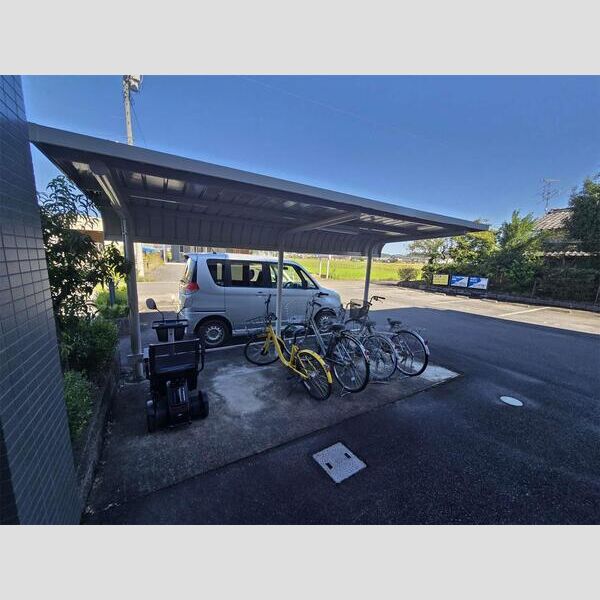 駐車場　駐車場に車を止められます