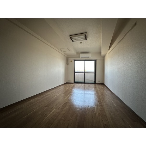 居室・リビング　７帖の洋室です。