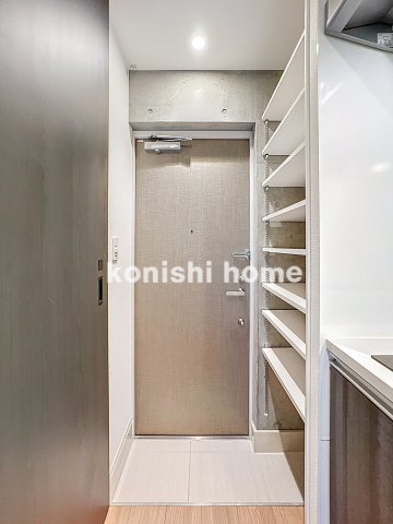 玄関　※同タイプ、別部屋写真使用。