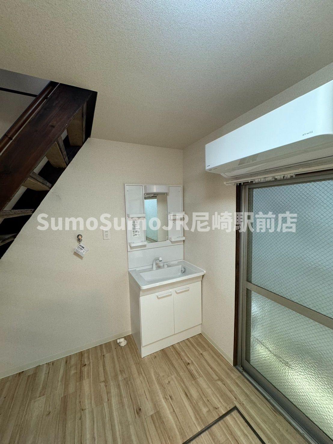 洗面設備　コンパクトで使いやすい洗面所