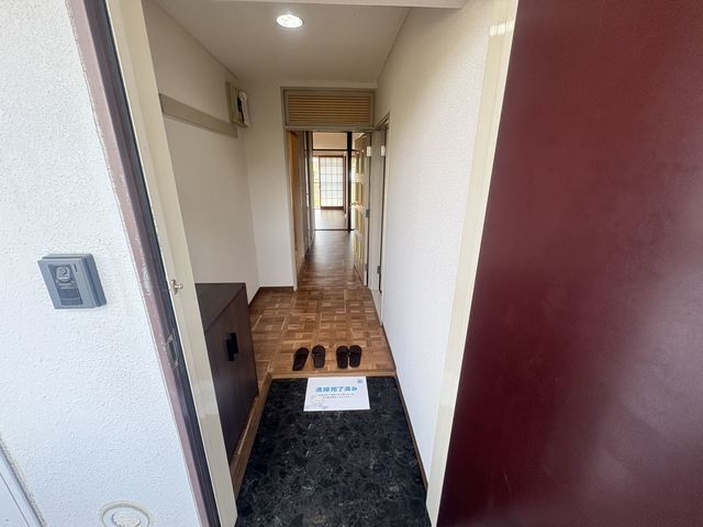 玄関　※写真は別室です