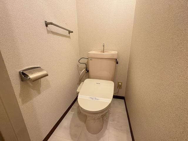 トイレ　※写真は別室です