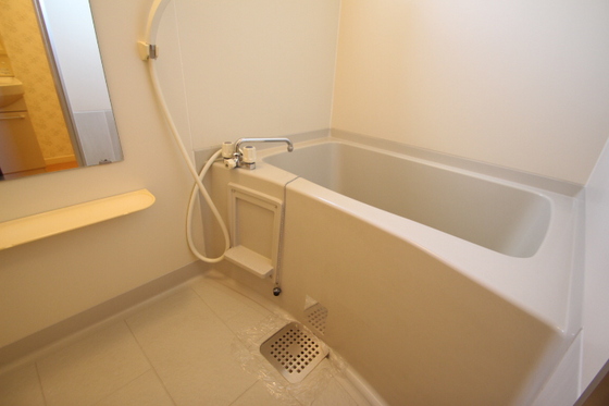 バス・シャワールーム　※他号室の写真です。