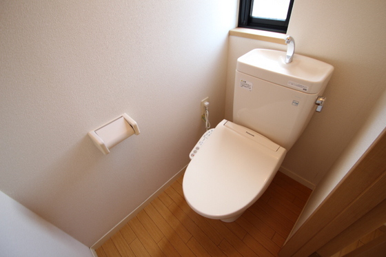 トイレ　※他号室の写真です。